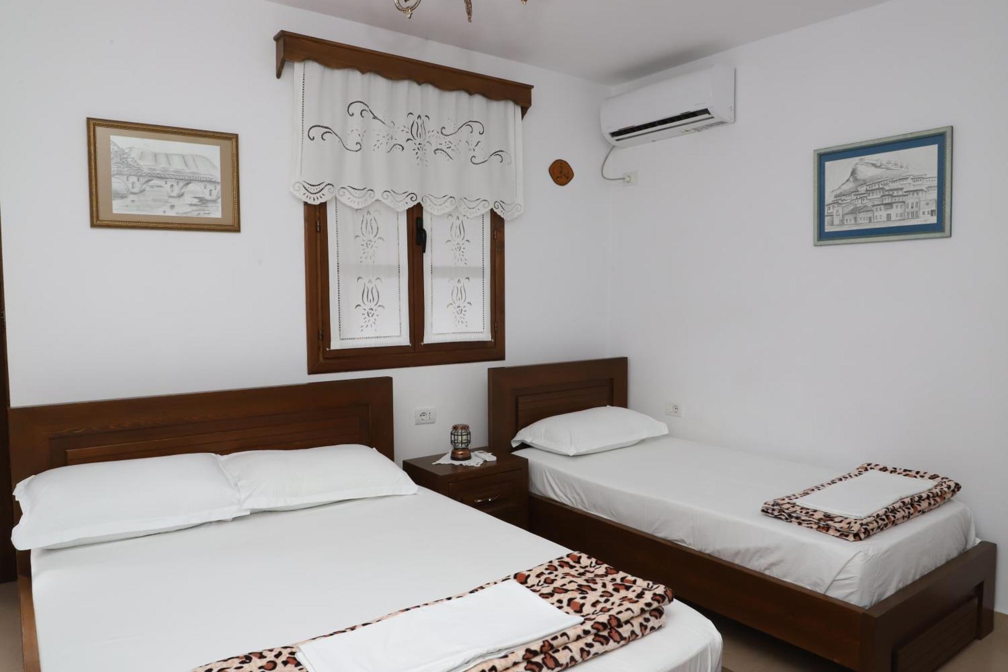 Apartment Altin In Old Town Berat Exterior foto