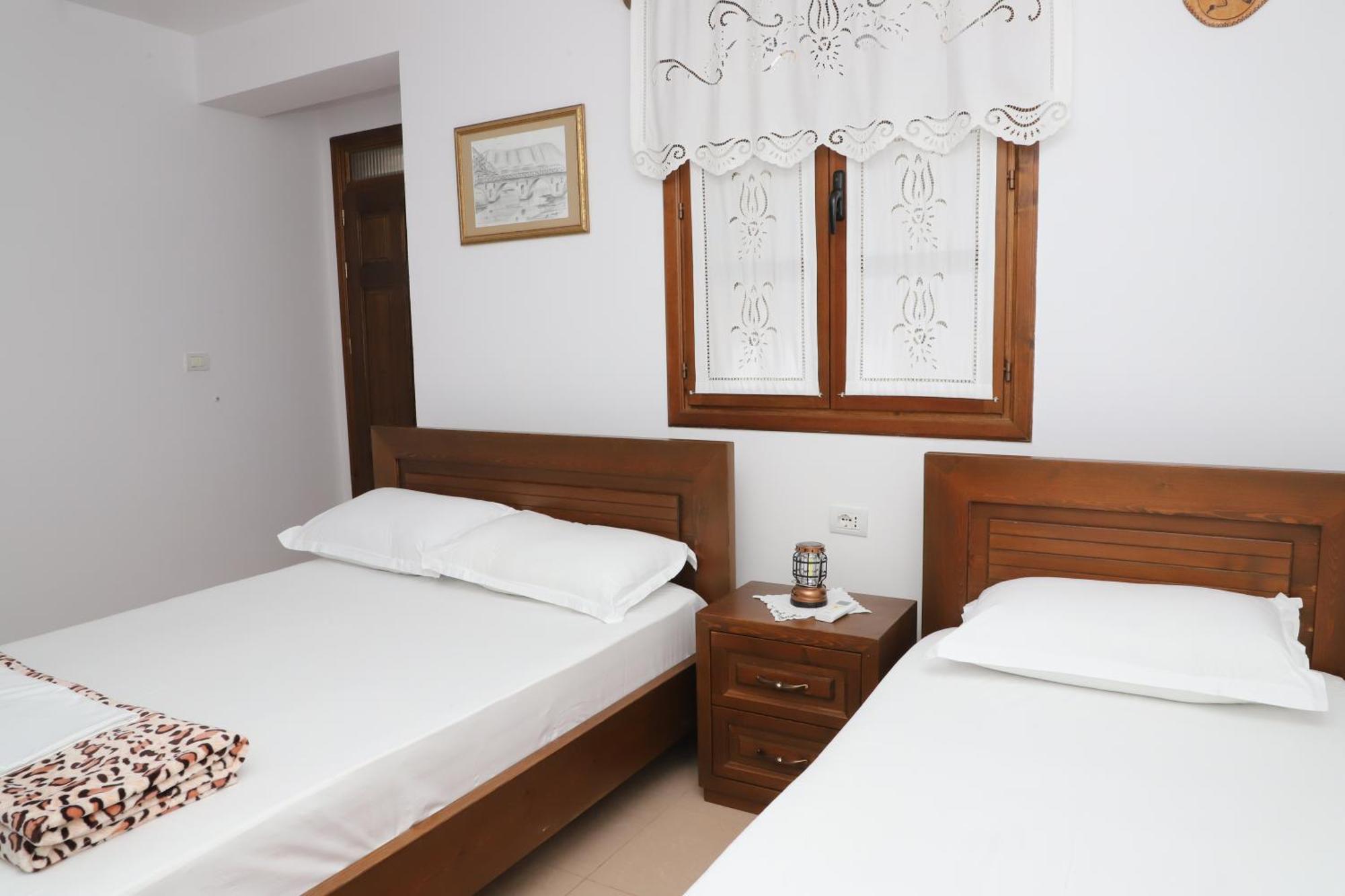 Apartment Altin In Old Town Berat Exterior foto