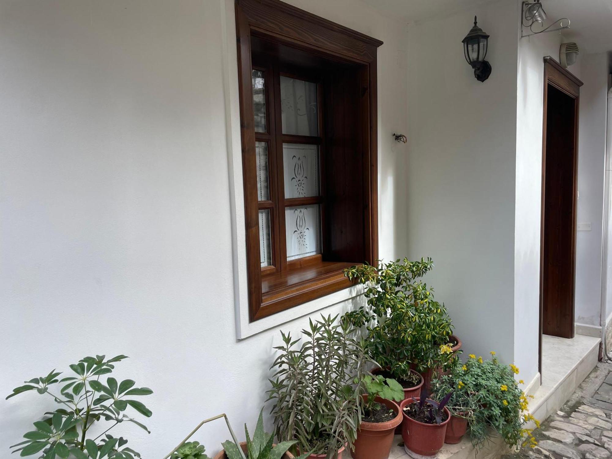 Apartment Altin In Old Town Berat Exterior foto