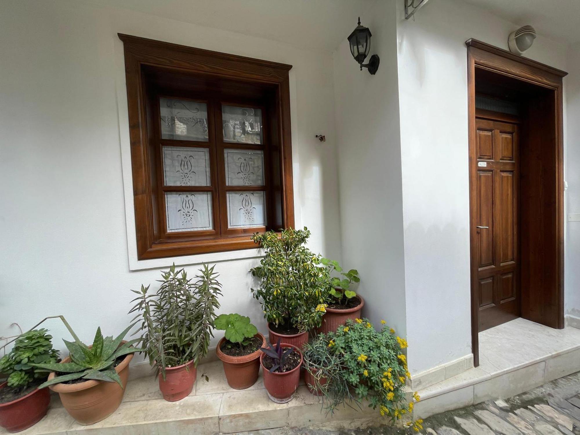 Apartment Altin In Old Town Berat Exterior foto